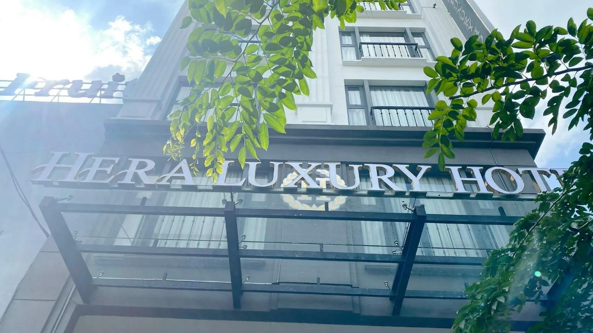 Hera Luxury Hotel 호치민