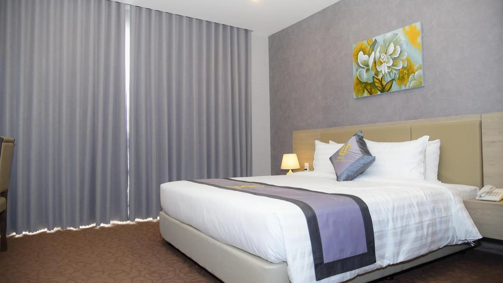 Hera Luxury Hotel 호치민