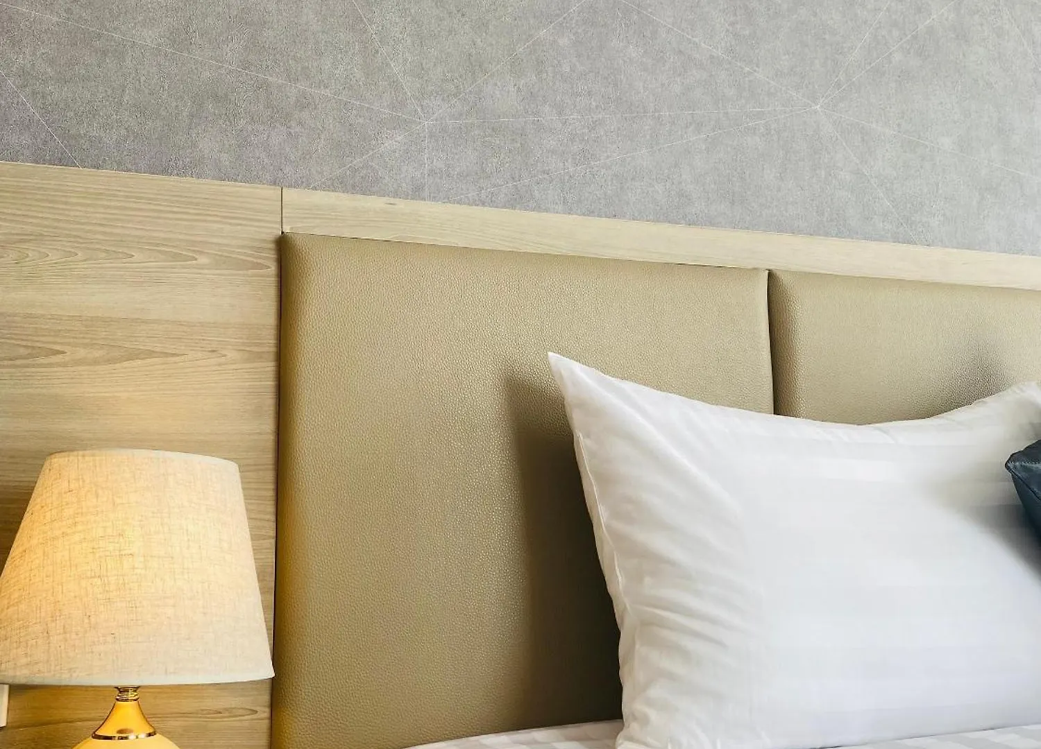 Hera Luxury Hotel 호치민