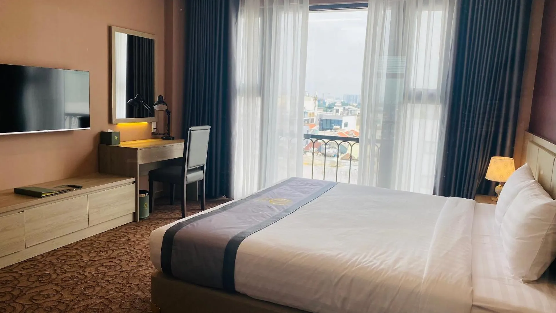 Hera Luxury Hotel 호치민