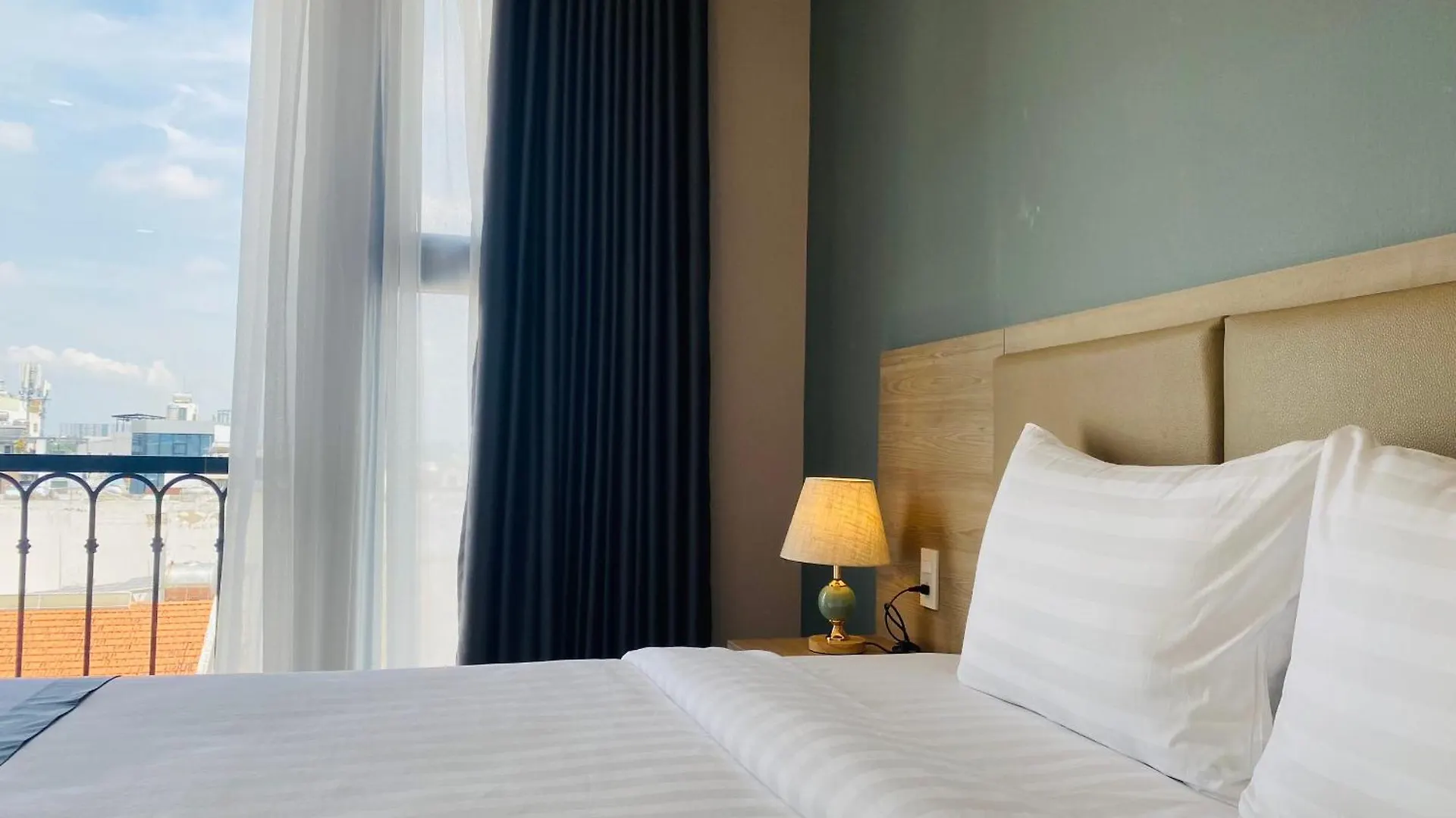 Hera Luxury Hotel 호치민