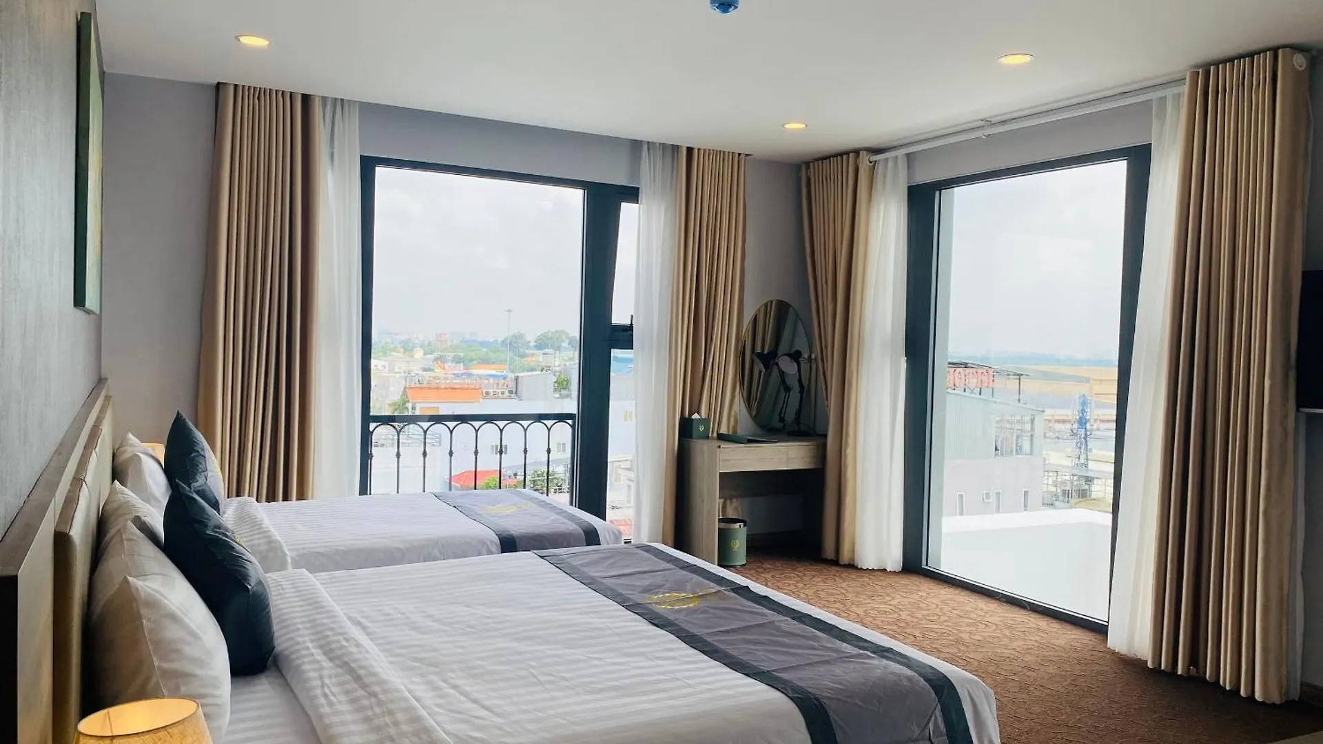 Hera Luxury Hotel 호치민