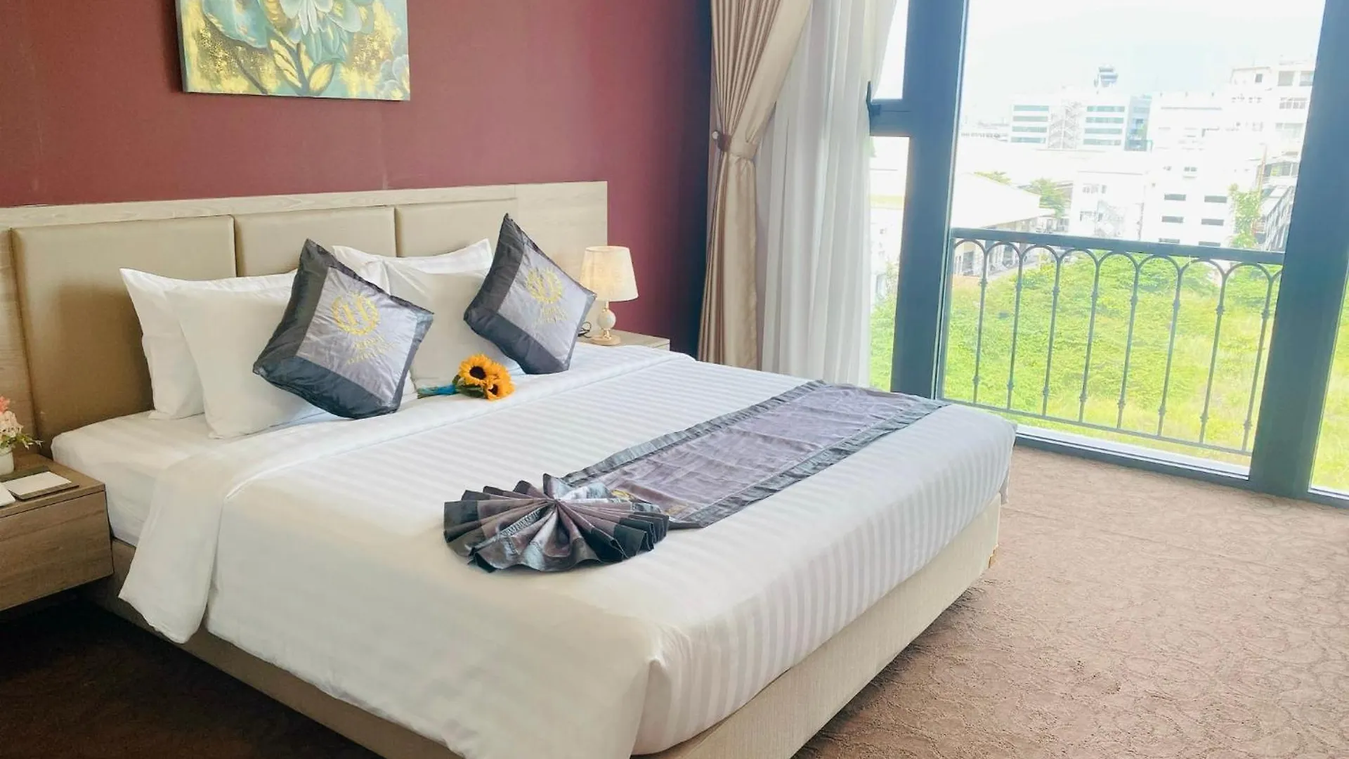 Hera Luxury Hotel 호치민